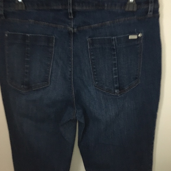 Dark Wash, RJeans, Size 32 - Picture 4 of 8
